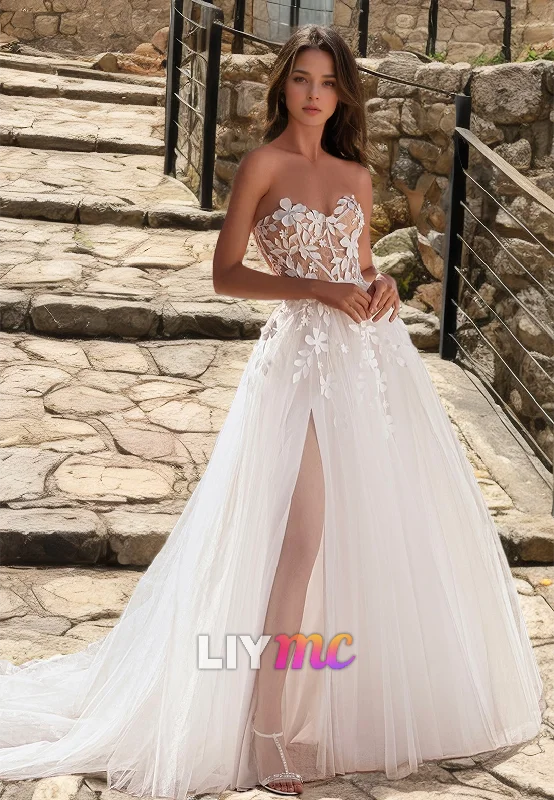 Sweetheart Sleeveless Appliques Tulle A-Line Beach Wedding Dress